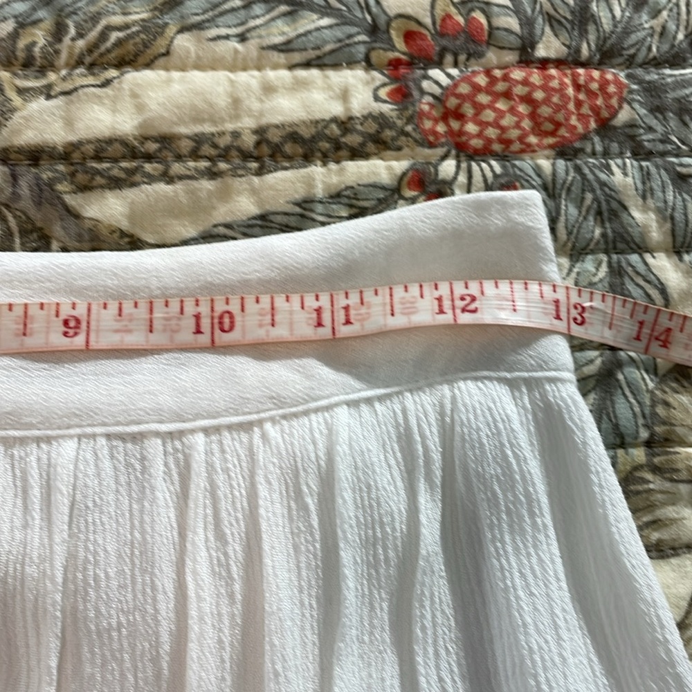 FOREVER 21 white midi skirt. Size XS. Crinkled material. Lined. Good condition. - Picture 5 of 9